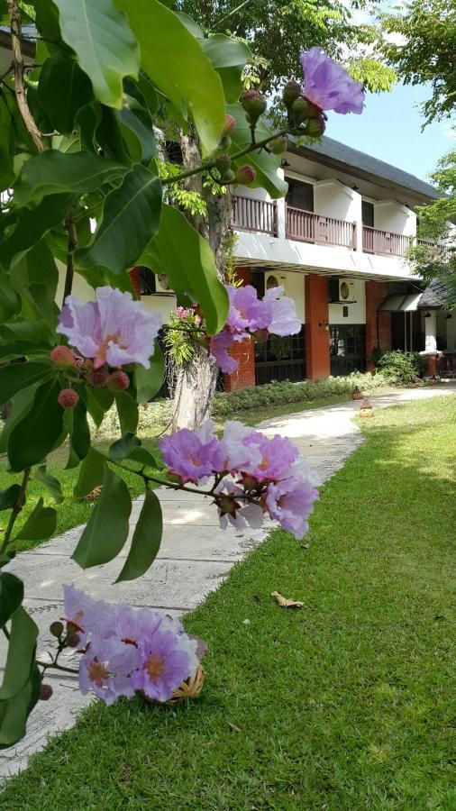 Korat Resort Hotel Nakhonratcsaszima Kültér fotó
